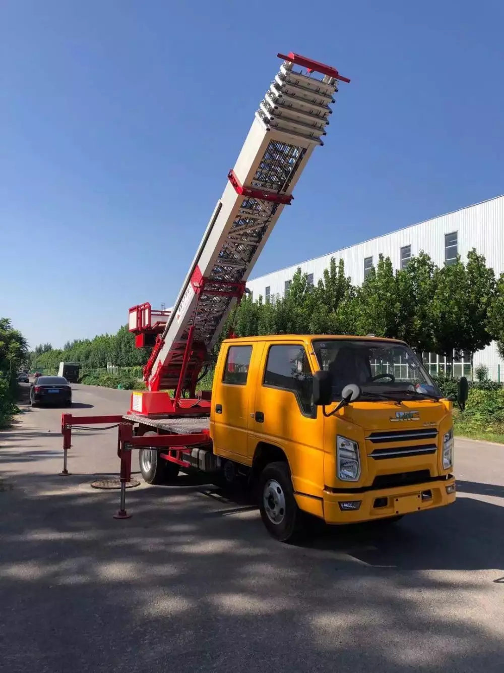 南通港闸附近的云梯车出租服务：轻松解决高空作业需求