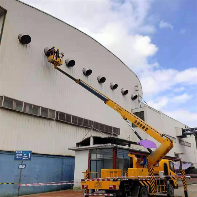 南通港闸高空作业车出租服务：专业广告牌安装解决方案