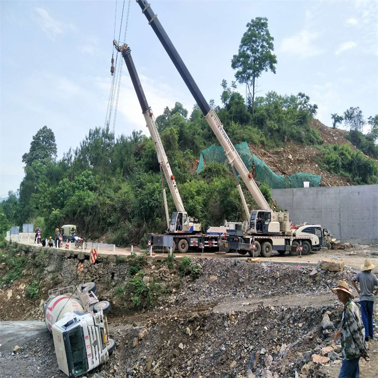 南通港闸汽车掉沟里叫吊车救援要多少钱